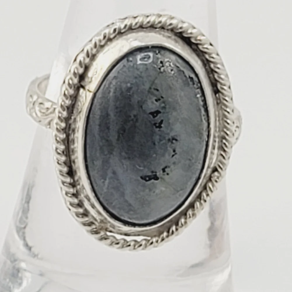 LABRADORITE ROUND RING WITH EMBOSSED RING BAND HANDMADE IN STERLING SILVER 8.5 - Picture 5 of 6